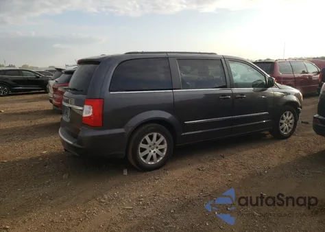 2015 Chrysler Town & Country Touring z USA, uszkodzony, nr VIN 2C4RC1BG0FR716636